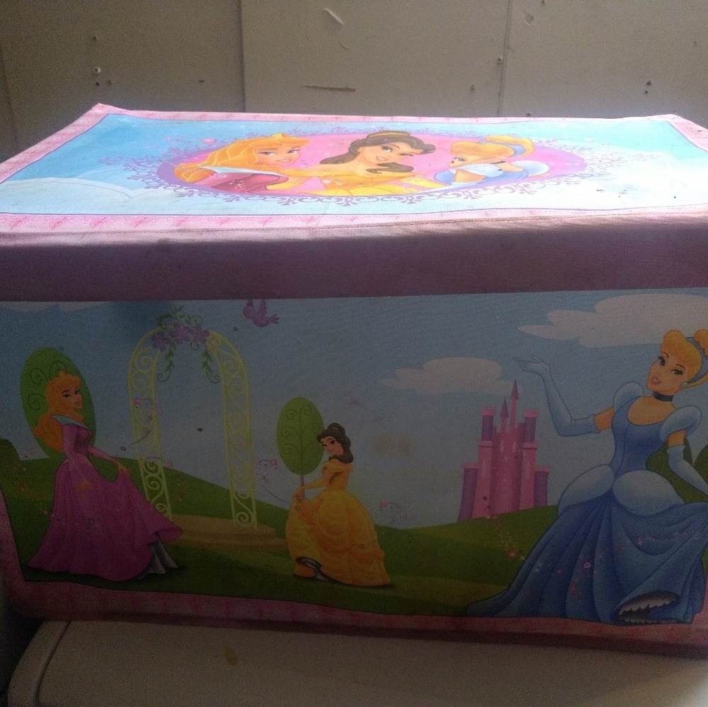 Kids toy box